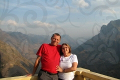 couple-vacationing
