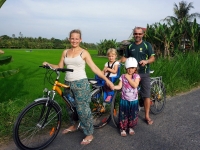 family-bicycling