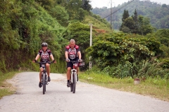 couple-mountain-biking