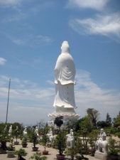 statue