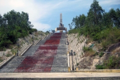 vietnamese-monument-steps