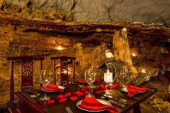 eat-dinner-in-a-cave