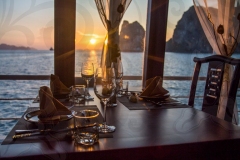 ha-long-bay-dinner-sunset