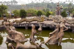 Huong Thanh Statue