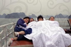 cold-tour-in-ha-long-bay