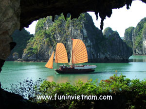 Junk Boat Tours in Ha Long Bay, Vietnam