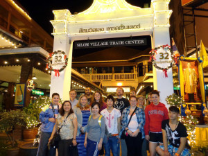 Theme tours - Group Photo of Tourists at Silom Village Trade Center