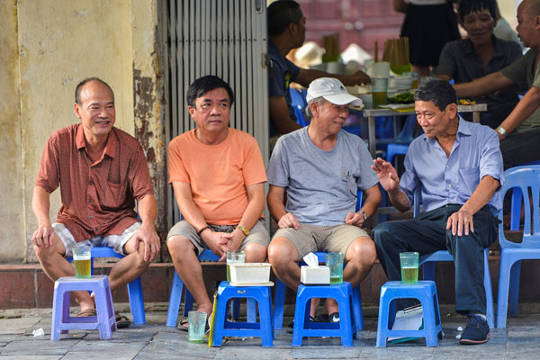 Locals enjoying their Bia Hoi by jorum