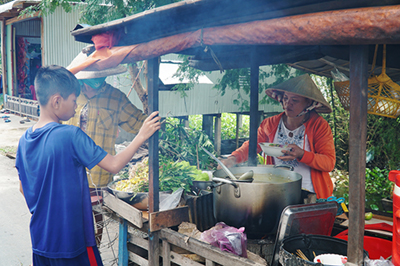 street food is the highlight of the Vietnam food tours