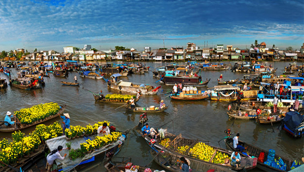 Floating market, a window into Rural Boat Life in Can Tho